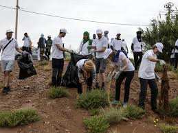 Planète (Afrique) - L'instant   : au Maroc, des bénévoles font la chasse aux déchets pour protéger le désert