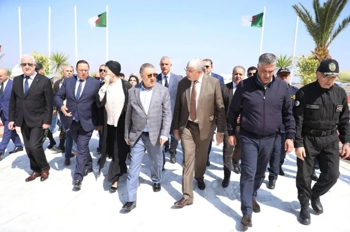 وفد وزاري رفيع يحلّ بوهران للوقوف على حادث انزلاق التربة بحي الصنوبر