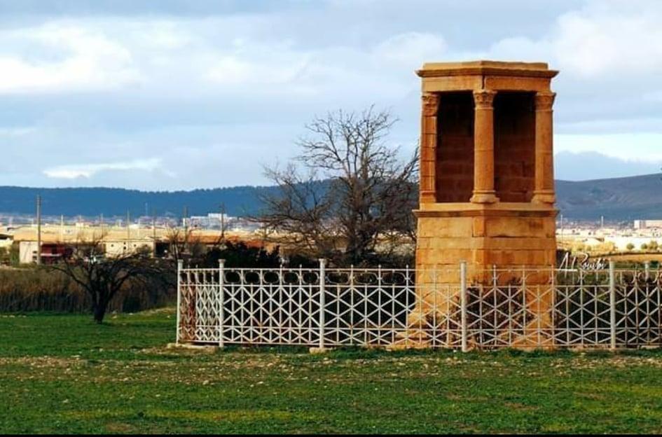 Le Mausolée de Ksar El Djezia : Un Vestige Romain dans la Plaine de Cédias