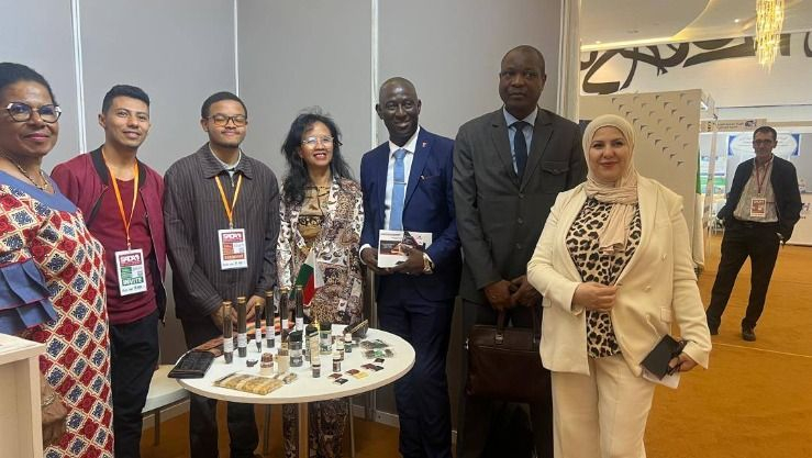 الصالون الإفريقي للأعمال بوهران : سفراء إفريقيا يشيدون بقوة الجزائر إقتصادياً و صناعياً