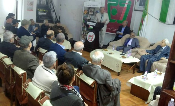 Hommage à Alger à Kaddour M'Hamsadji, doyen des écrivains algériens