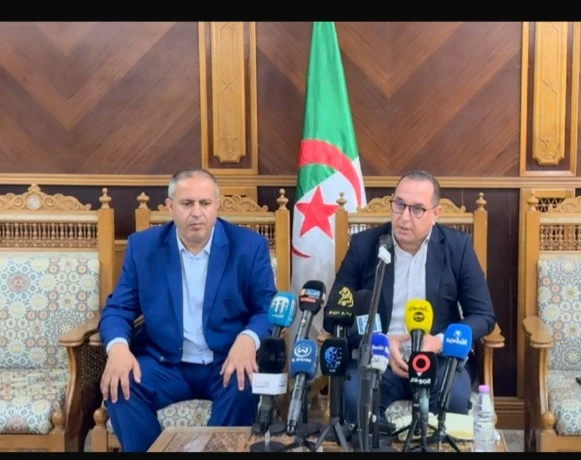 في ندوة صحفية عقدها رئيسا دائرة وبلدية وهران : التحقيقات لا تزال متواصلة  والتكفل بالعائلات المتضررة امرا مفروغا منه