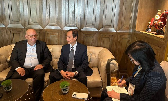 Rebiga rencontre à Hô Chi Minh-Ville le fils du leader vietnamien Vo Nguyen Giap