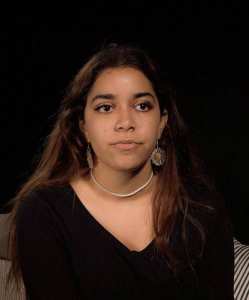 سارة ريفان: صورة لكاتبة شابة حققت نجاحًا عالميًا