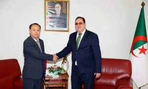 Le ministre de la Communication reçoit l'ambassadeur de la République populaire de Chine en Algérie