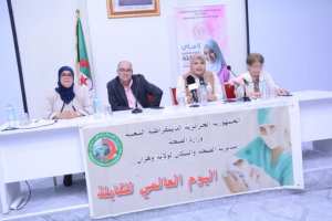 وهران : تسليط الضوء على مهنة القابلة ودورها في التكفل بصحة المرأة والطفل