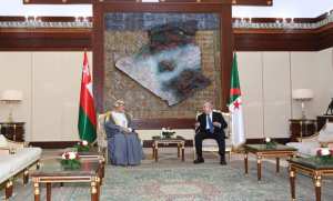 Le président de la République et le Sultan d'Oman président la cérémonie de  signature de mémorandums d'entente entre les deux pays