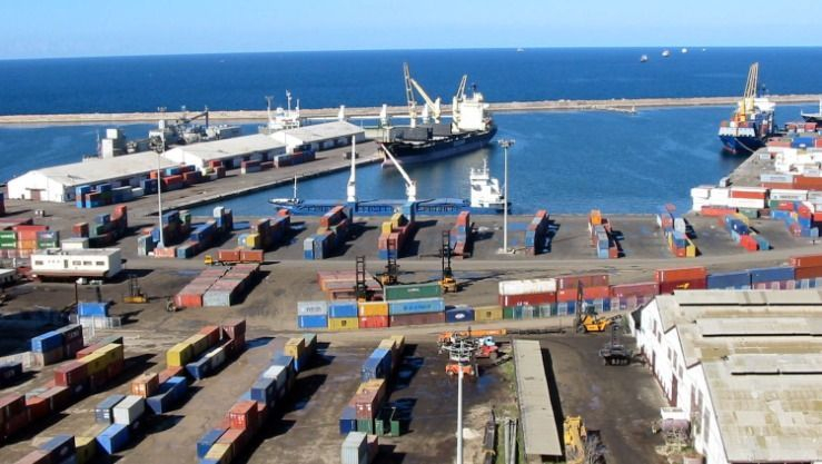 ضبط 20 حاوية مشبوهة تحوي سلع خطيرة ذات طابع مناف للأخلاق العامة بـميناء وهران