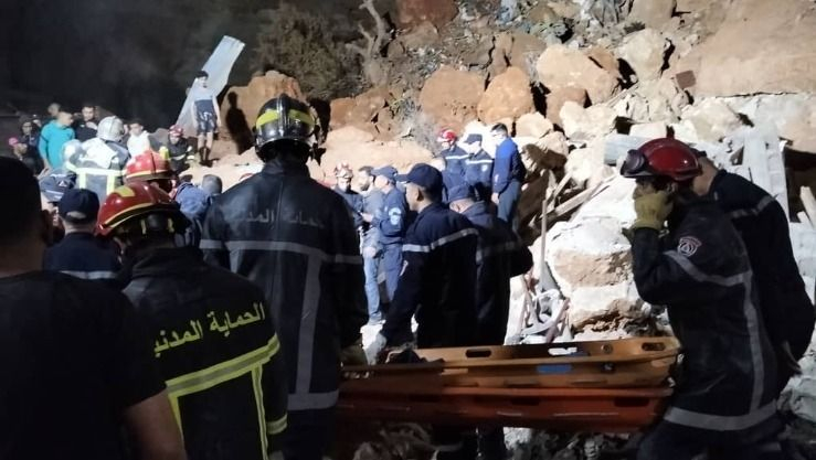 وهران: وفاة 4 أشخاص و إصابة 13 آخرين في حادث انزلاق تربة بحي الصنوبر