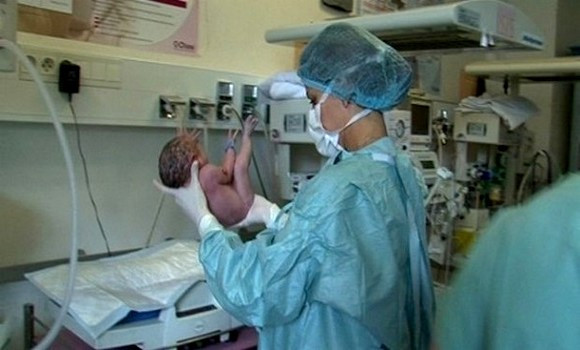 Oran: rôle de la sage-femme dans la prise en charge des femmes enceintes et des enfants