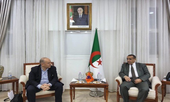 سونلغاز: اجتماع مع مسؤولي سيفيتال حول ربط مشروع زراعة الشمندر في غرداية بالطاقة