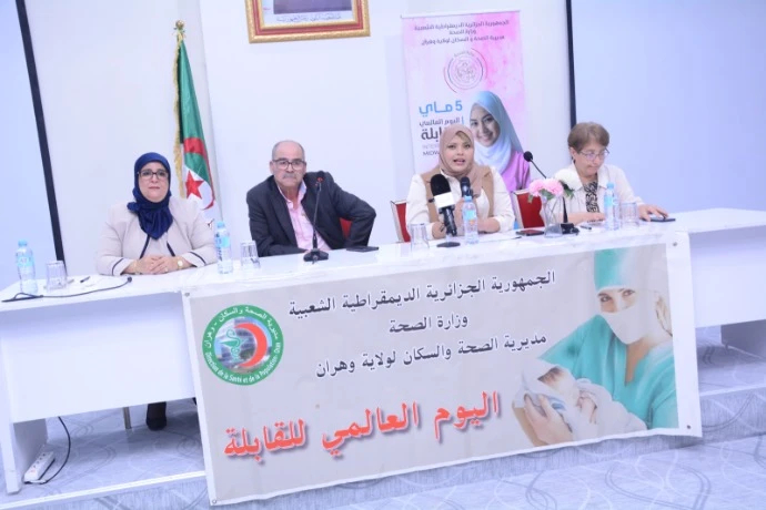 وهران : تسليط الضوء على مهنة القابلة ودورها في التكفل بصحة المرأة والطفل