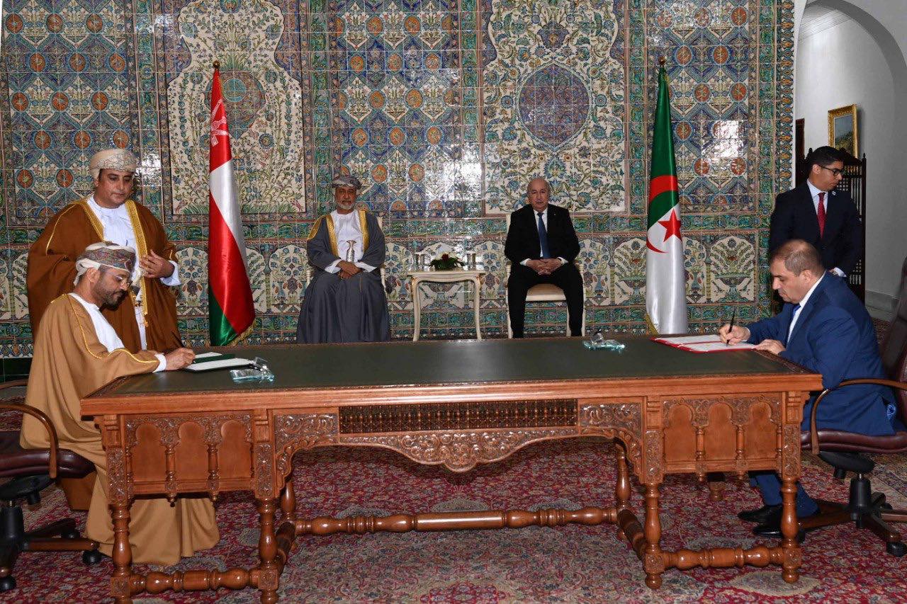 التوقيع على مذكرات تفاهم بين الجزائر وسلطنة عمان