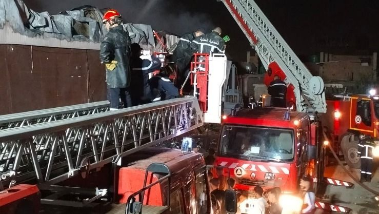 البليدة: إخماد حريق مهول في مركز تجاري ببلدية مفتاح 