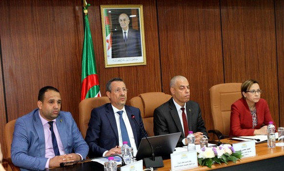 APN: Rekhroukh présente l'état d'avancement des grands projets du secteur