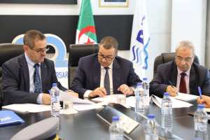 وزير النقل يترأس اجتماعا لرفع القيود عن نشاطات ميناء بجاية - الشعب أونلاين