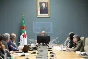 والي وهران يترأس اجتماعا لدراسة مقترحات تهيئة وتزيين نفق المشتلة