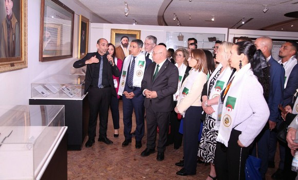 Des élus et des parlementaires français en visite au musée national du Moudjahid à Alger