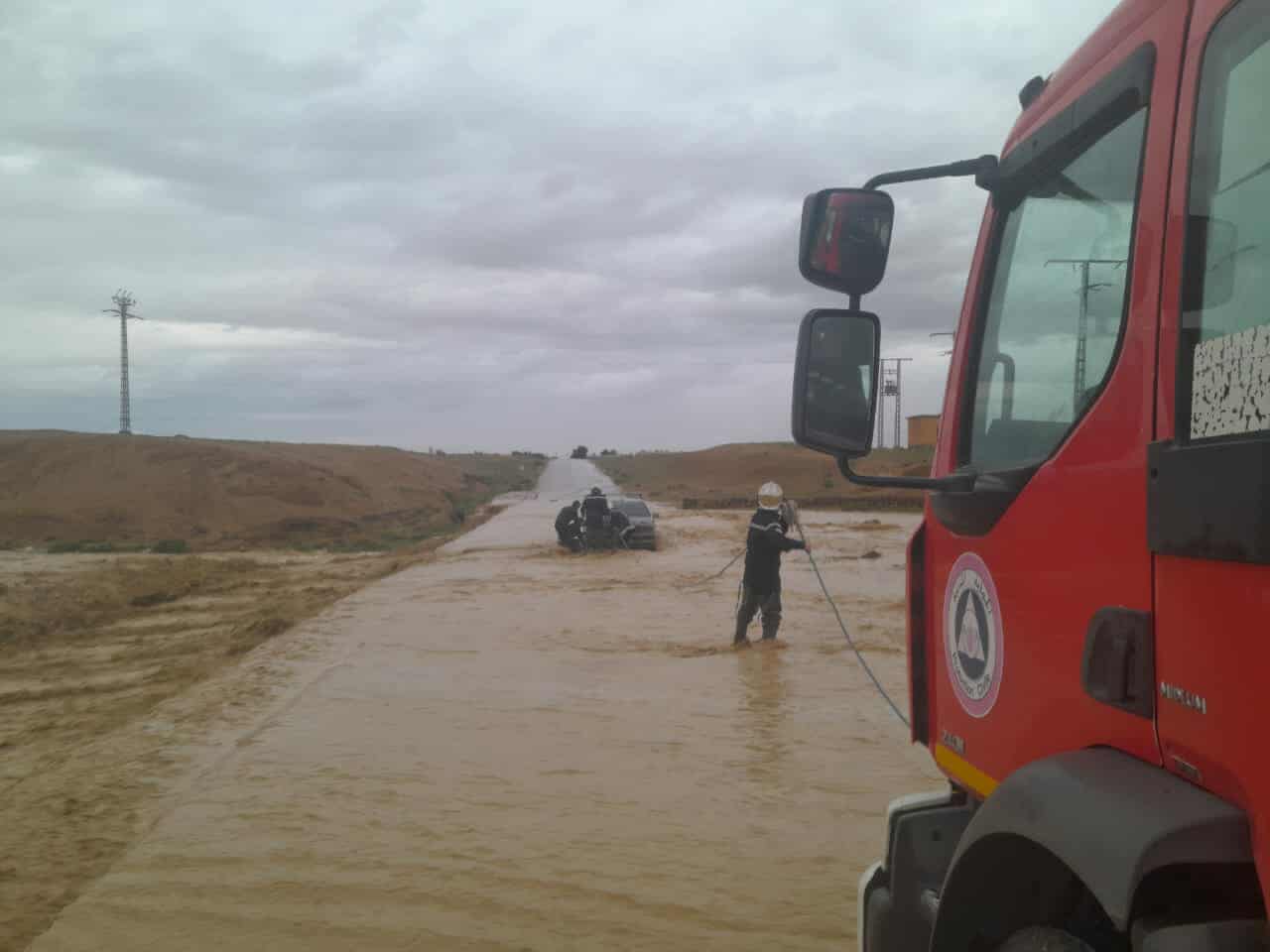 وفيات وإنقاذ عشرات العالقين في السيول - الشعب أونلاين