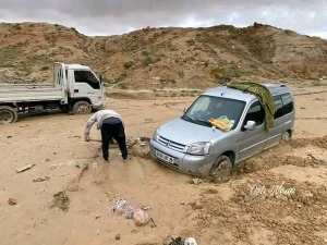 Algérie - Un bus renversé par les crues et des routes coupées: Des intempéries et des drames
