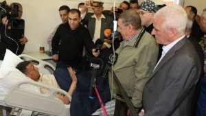 وفد وزاري يطمئن على مصابي حادث الجلفة ويقدم تعازي رئيس الجمهورية لعائلات الضحايا