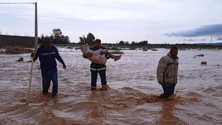 إنقاذ 15 شخصا حاصرتهم مياه واد الطويل بتيارت