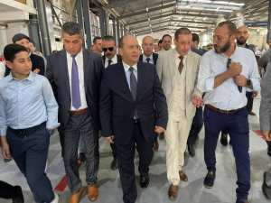 وزير الصناعة يعاين مصنع لإنتاج مواد التنظيف بجيجل - الشعب أونلاين