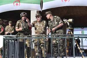 الفريق أول شنقريحة يشرف بتندوف على تنفيذ تمرين تكتيكي بالذخيرة الحية  الحصن المنيع 2025