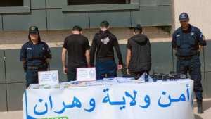 أوهموا ضحاياهم بمنحهم سكنات اجتماعية..توقيف 4 أشخاص قاموا بالنصب على المواطنين بوهران