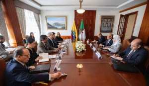 السيد شايب يجري محادثات موسعة مع عدد من أعضاء الحكومة الإكوادورية بالعاصمة كيتو