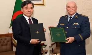 Le Secrétaire général du ministère de la Défense nationale reçoit l'ambassadeur de la République de Corée