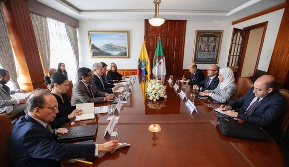 السيد شايب يجري محادثات موسعة مع عدد من أعضاء الحكومة الإكوادورية بالعاصمة كيتو