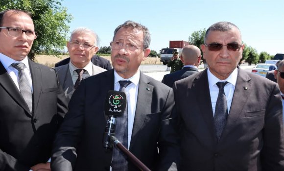 رخروخ يشرف على وضع حيز الخدمة لازدواجية الطريق الوطني رقم 21 في مقطعه الرابط بين عنابة و الطريق السيار شرق ـ غرب