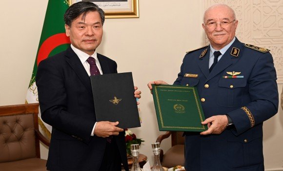 الأمين العام لوزارة الدفاع الوطني يستقبل سفير جمهورية كوريا بالجزائر