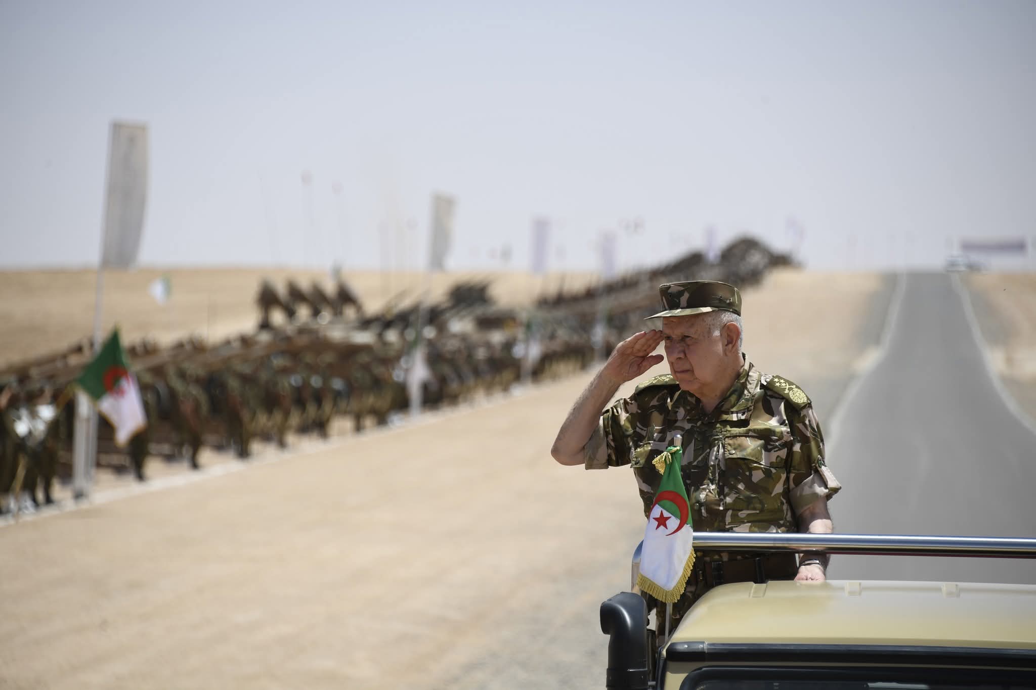 الفريق أول شنقريحة يشرف على تمرين تكتيكي بوهران - الشعب أونلاين