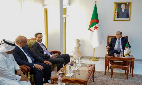 الحديد والصلب: وزير الصناعة يستقبل وفد قطري لبحث تعزيز التعاون الثنائي