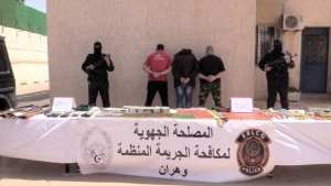 تفكيك شبكة إجرامية منظمة بوهران تنشط في المتاجرة بالأسلحة النارية والذخيرة