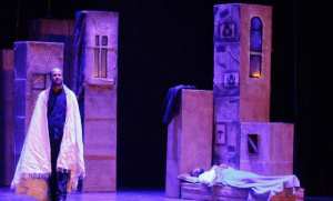 La pièce de théâtre  Palestine trahie  présentée à Alger