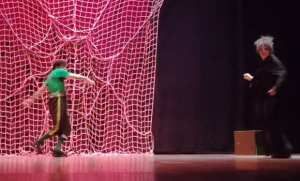 عرض مسرحية  العنكبوت  حول مخاطر الاستخدام المفرط للإنترنت لدى الأطفال بالجزائر العاصمة