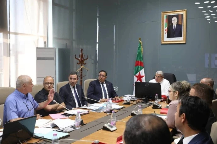 والي وهران يعقد  اجتماعا لدراسة وضعية المؤسسة العمومية لحديقة التسلية