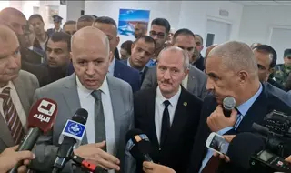 على أن تتواصل العملية على دفعات ...... الهلال الأحمر الجزائري يمنح مديرية التربية لولاية سيدي بلعباس 2000 قارورة ماء