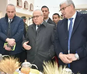 على أن تتواصل العملية على دفعات ...... الهلال الأحمر الجزائري يمنح مديرية التربية لولاية سيدي بلعباس 2000 قارورة ماء