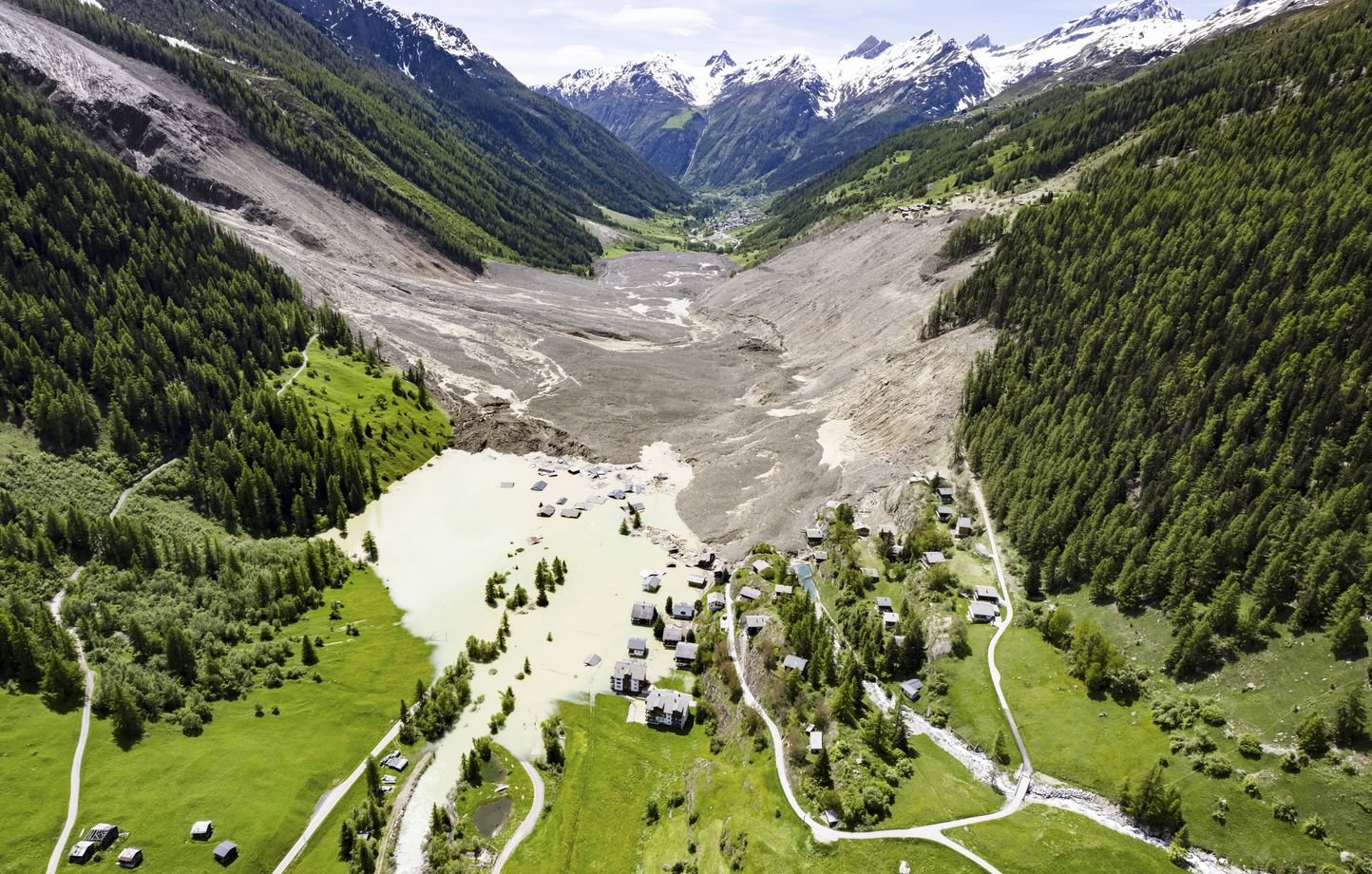 Planète (Europe) - Eboulement, réchauffement… Pourquoi le glacier du Birch s’est effondré en Suisse ?