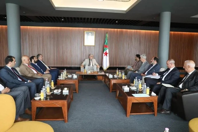 والي وهران يلتقي نواب البرلمان