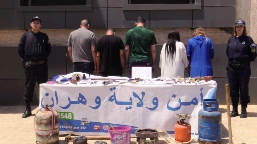 وهران: توقيف 5 أشخاص  كانوا ينصبون على ضحاياهم عن طريق ممارسة طقوس السحر والشعوذة