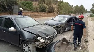 شواطئ الكورنيش الوهراني الوجهة  المفضلة في ثاني عيد.....  لمة عائلية في قعدة استجمامية