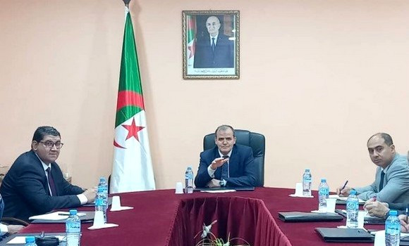 Commerce extérieur: installation d'une commission chargée d'étudier le dossier des dattes au niveau international