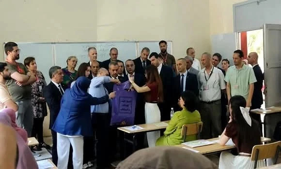 وزير التربية الوطنية يعطي إشارة انطلاق امتحان شهادة البكالوريا من ثانوية الإدريسي بالجزائر العاصمة