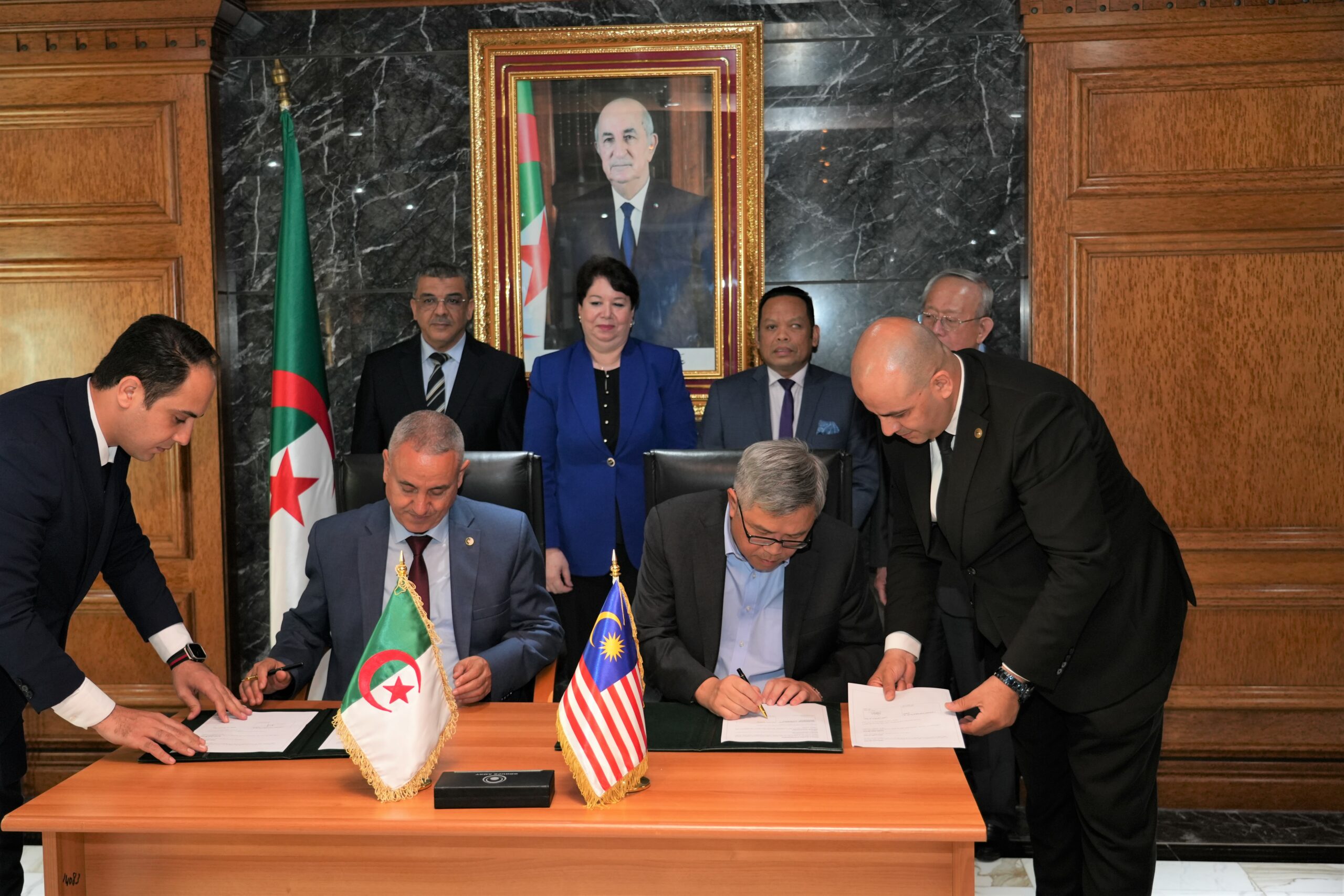 مذكرة تفاهم بين مجمع 