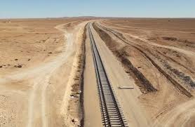 Algérie (Béchar) -  La section ferroviaire Abadla-Hamaguir sur 100 km, sur la bonne voie